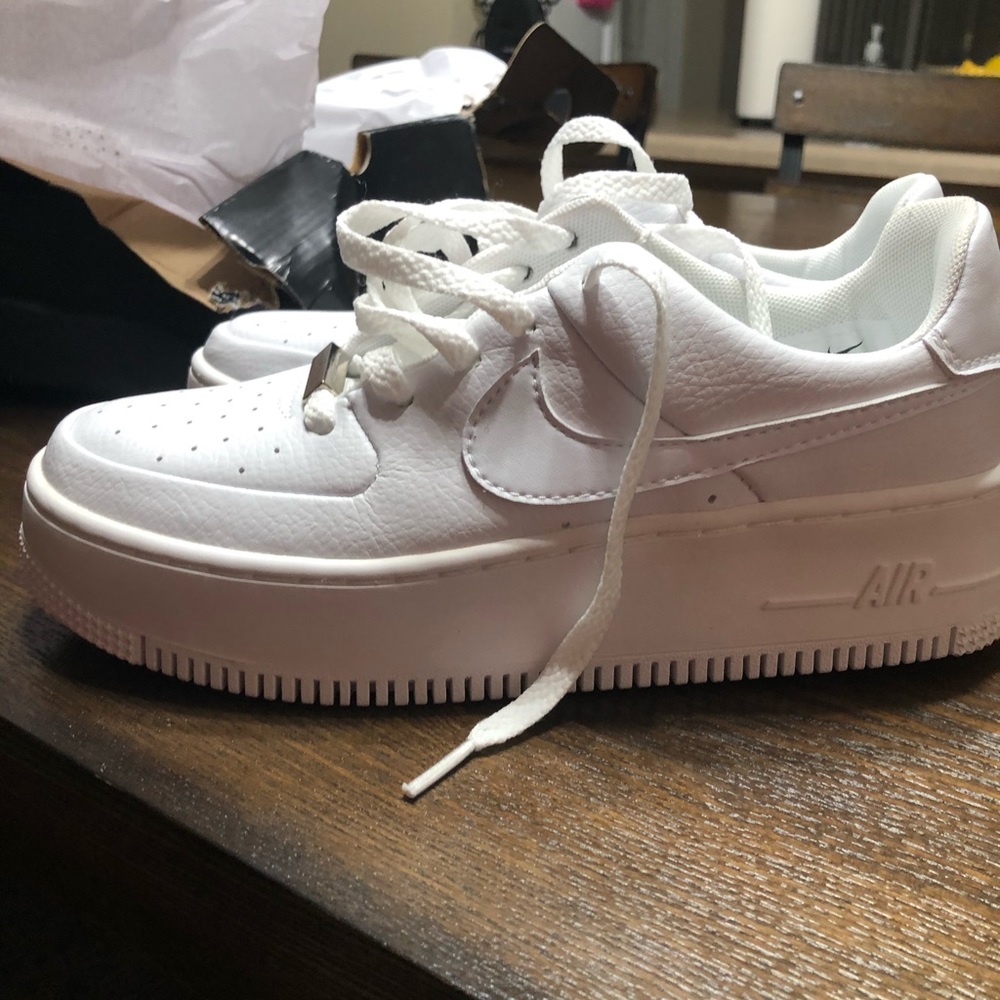 white air force 1 sage low